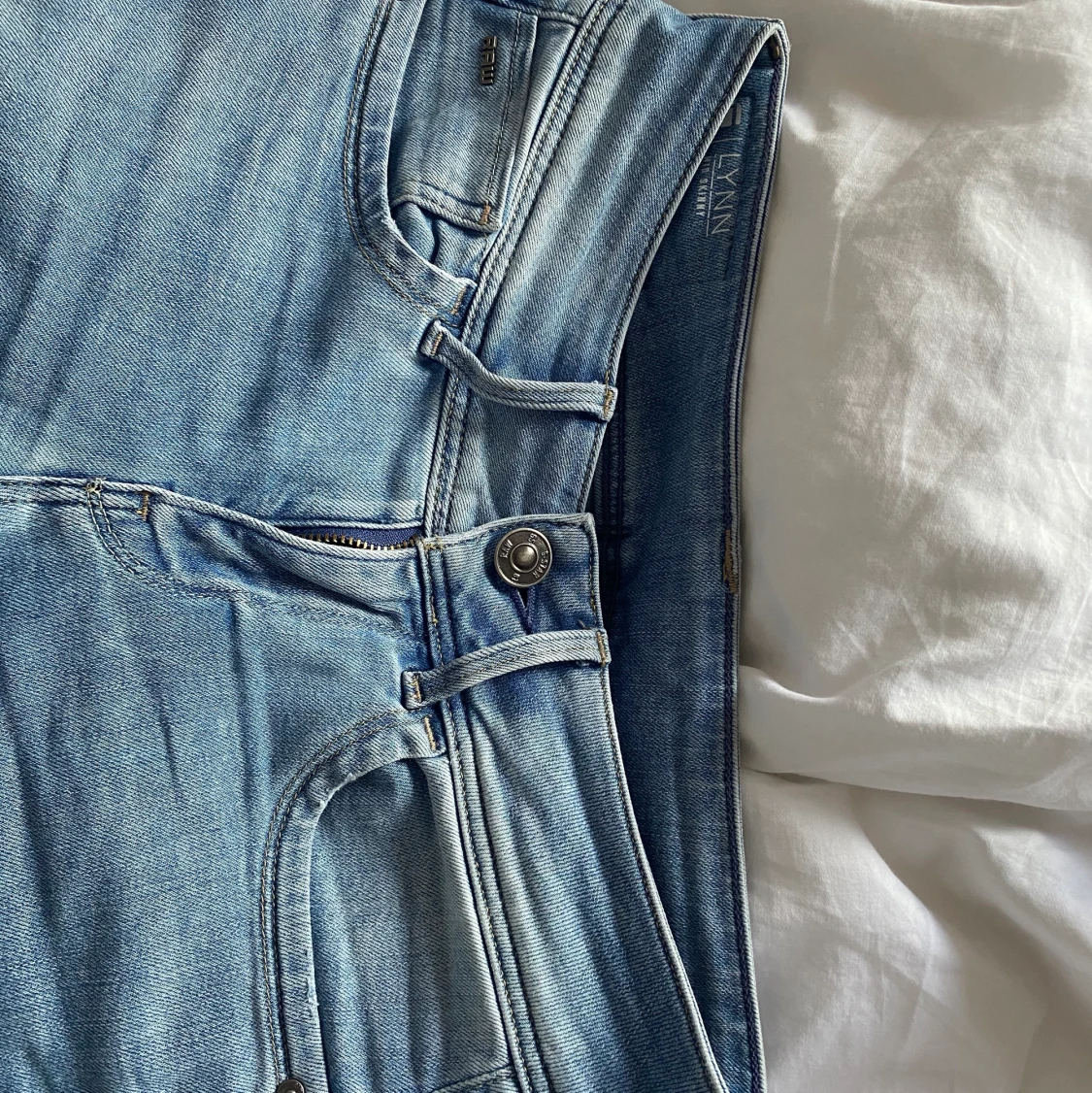 Ljusblåa jeans - 91