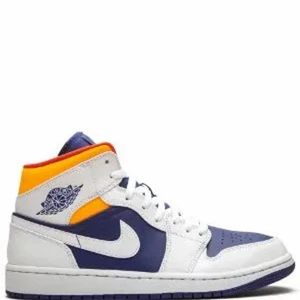 Air Jordan 1 Mid Royal Blue/Laser Orange Sneaker - Säljer jordans har alla storlekar POSTAS BARA