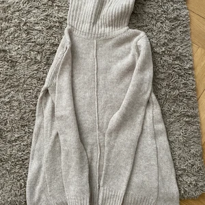 jumper size xs - tröja i gott skick, beige
