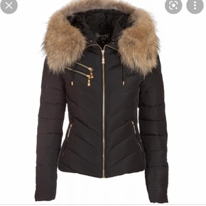 hollies jacka - En jacka jag köpte förra vintern, mycket snygg och bekväm. Varm och som i nyskick. Köpte för 4000kr, det är äkta päls! Frakten betalar köparen, vill bara bli av med den därav priset.