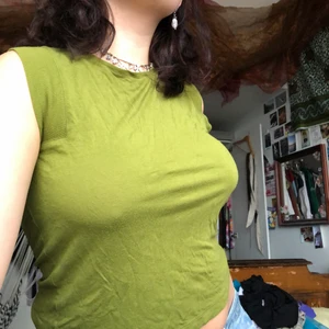 Linne - Grönt linne från & other stories. PRISET ÄR INKLUSIVE FRAKT