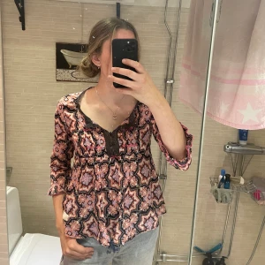 Superfin blus från Odd Molly  - Säljer min fina blus från Odd Molly som är i princip helt oanvänd.