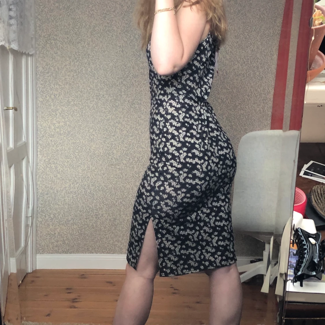 Blommig klänning med slits! - 90