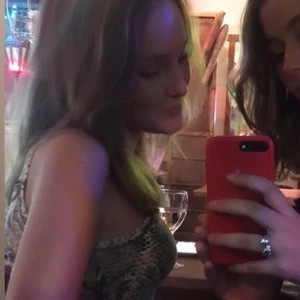 Vintage snakeprint top  - Väldigt cool vintage festtopp i ormmönster. Den sitter tajt och smickrande mot kroppen! Använd fåtal gånger. Skriv för fler bilder💖💜