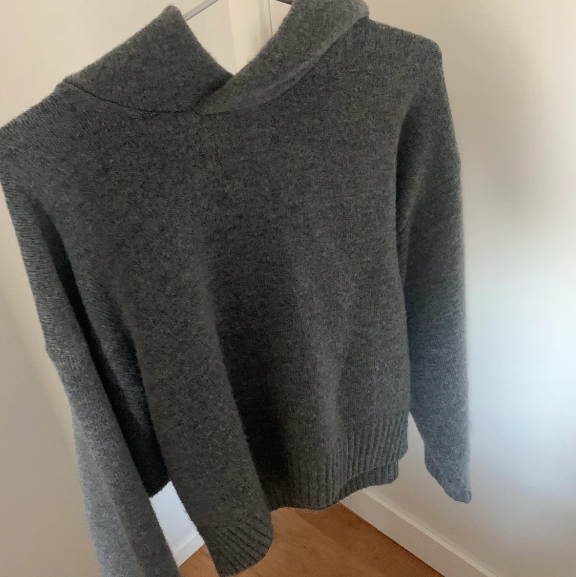 Stickad hoodie från Weekday