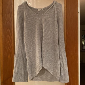 Grå hoodie - Grå hoodie från GAP. Använd en gång