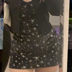 Klänning  - Jättefin lite ”vintrig” klänning köpt från Shein för ca 1 år sen. Endast använd 1 gång så helt som ny❤️