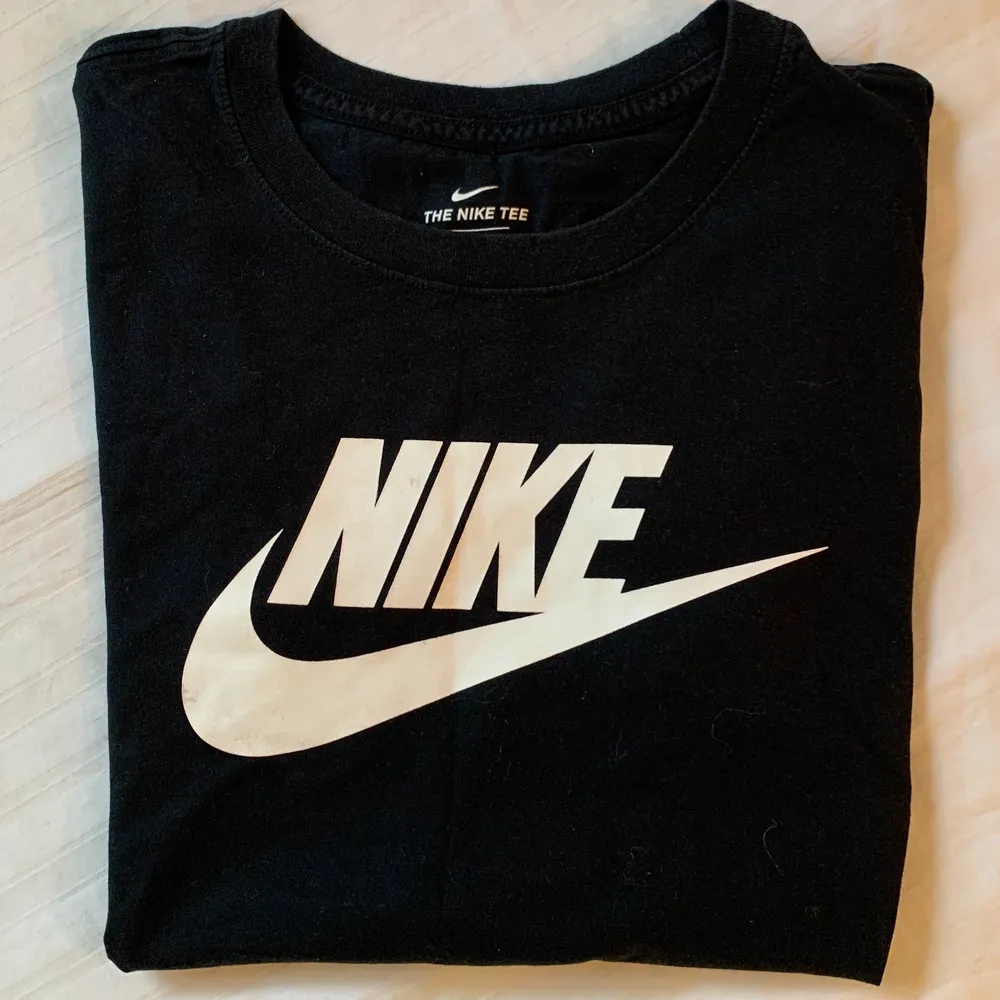 Nike t-shirt i super skick. Använd fåtal gånger bara. Storlek S, 150kr🤩. T-shirts.