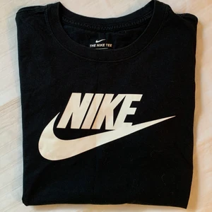 Nike t-shirt  - Nike t-shirt i super skick. Använd fåtal gånger bara. Storlek S, 150kr🤩