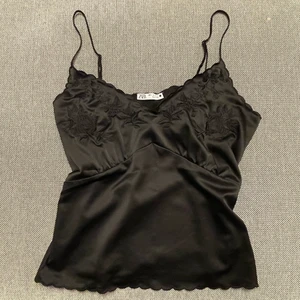 Zara satin linne/topp - SÅLD!! finaste linnet från zara som inte går att köpa längre🖤🖤🖤  