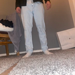 Zara jaens  - Snygga Zara jaens storlek S/M. Få användningar 150) ord pris 500