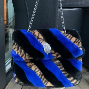 Väska - Kommer inte till användning, skitsnygg. Vill verkligen bli av med den, därav det låga priset. Den är såklart äkta.