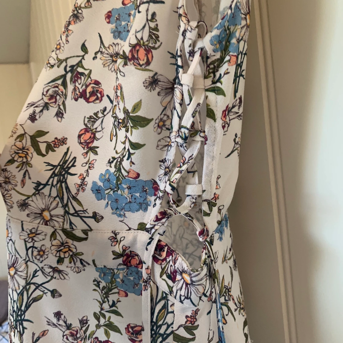 Blommig fin klänning 🌸  - 90