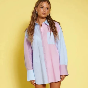 Hanna Schönberg x NAKD - Jättefin skjorta från Hanna Schönbergs kollektion med NAKD i storlek 34 (oversized). Slutsåld!! Skjortan är köpt för 499kr och är oanvänd, frakt tillkommer☺️