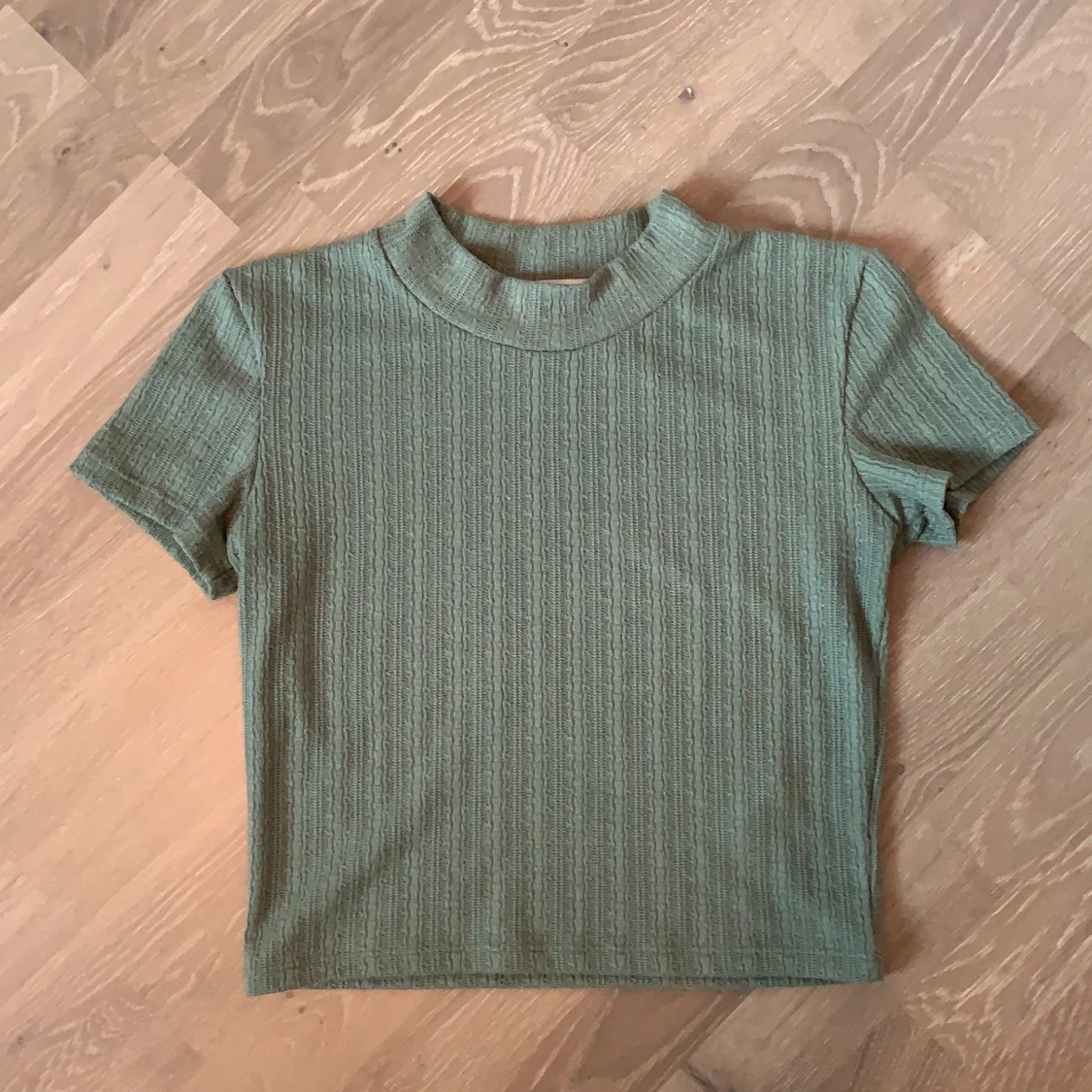 Ljus grön kortärmad turtle neck  - 90