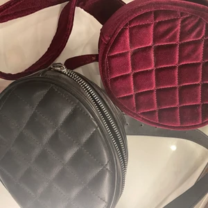 Midjeväskor - Knappt använda. Säljer en väska för 100kr, bägge för 150kr. 