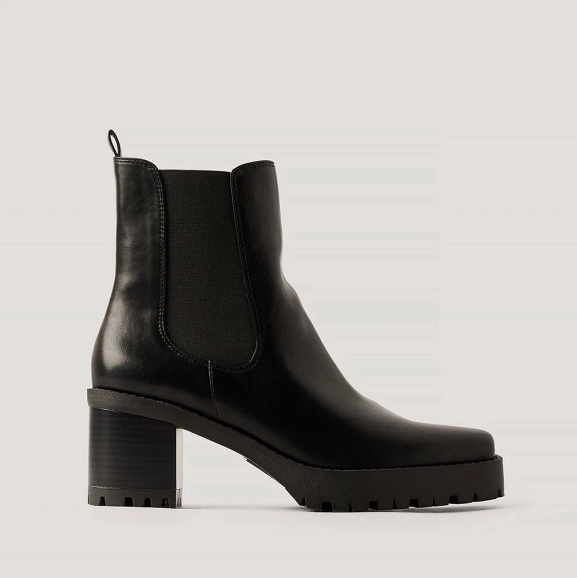 NA-KD boots slutsålda strl 37