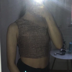 Topp  - Säljer min fina topp för 99kr helt ny aldrig använt storlek xs 