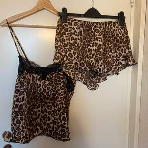 Jätte söt leopardprint lingerie set mer spets.