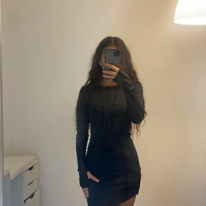 Vslit klänning  - Iamgia liknande klänning, aldrig använd, provad på! Skriv om intresserad 🥰🥰