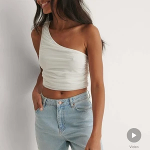 Draperad meshtopp NAKD - Helt oanvänd topp från NAKD med prislapp kvar 💖 köpt för 199kr och är slutsåld på hemsidan 💖