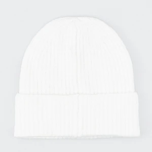 Vit mössa från indiska  - Jag säljer denna gulliga vita mössa från indiska då den tyvär inte passade mig så som jag ville. För övrigt är den jätte fin och absolut en jätte bra mössa nu inför vintern🤍🤍🤍frakt tas privat 