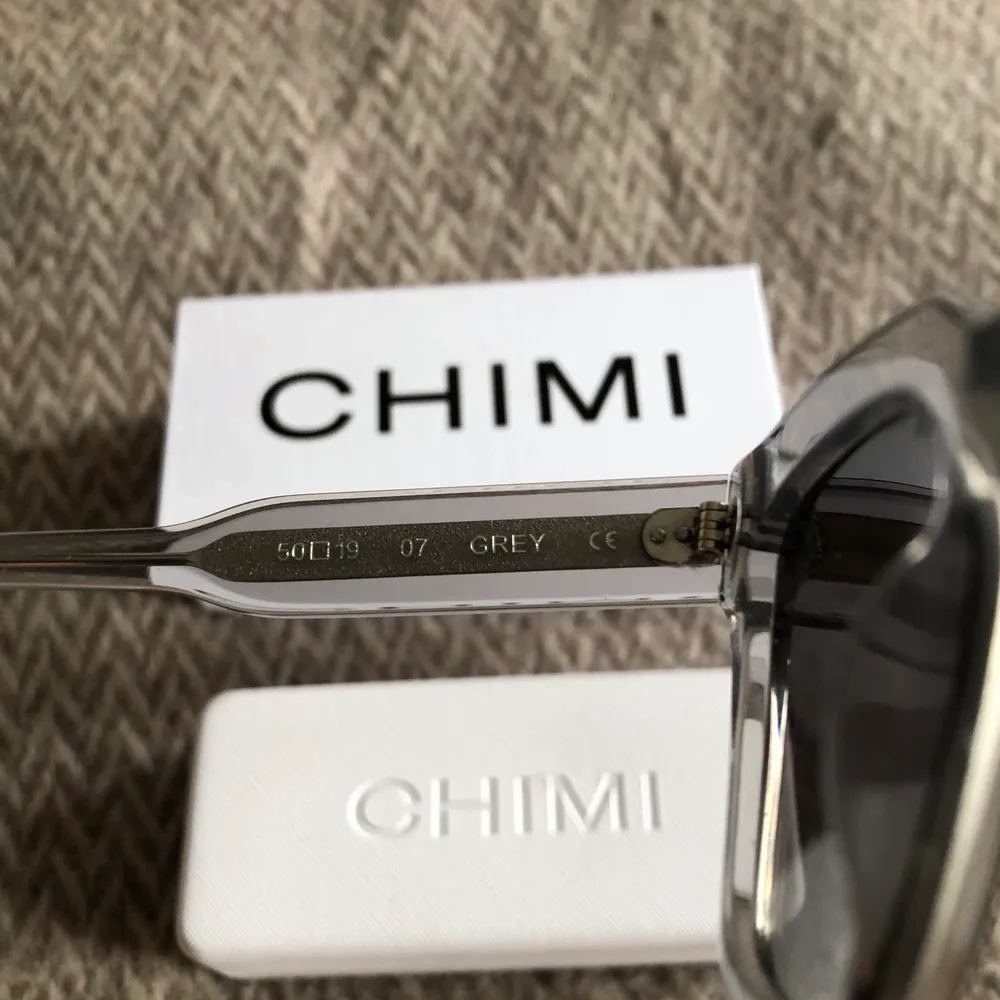 säljer mina så snygga gråa chimis i modellen 07 grey, köpta på Chimi-hemsidan för 1100 kronor💘 har endast använt de några gånger och är därför i jätte bra skick, mitt pris är 600 kr, frakt tillkommer!💕. Övrigt.