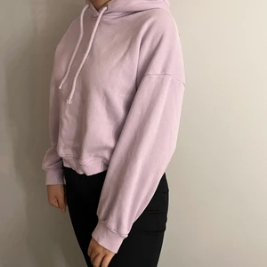 Hoodie - Fin lila hoodie ifrån lager 157💜
