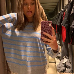 Randig tröja  - Slutsåld tröja ifrån Zara,  jag har inte använt många gånger. Storlek S. 