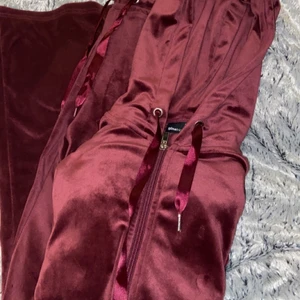 Mjukisset  - Hej tjejer säljer detta jätte fina mjukissetet lägger upp igen pga oseriösa köpare, använd fåtal gånger ett topp skick i strl s/m, får ej plats med kläder så väljer att sälja det till någon som kanske skulle gilla det mer, säljer för 260 kom med ett rimligt pris så kan jag sänka priset🤍 