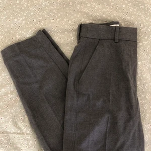 Kostymbyxor Grå - Grå kostymbyxor i fint skick!!