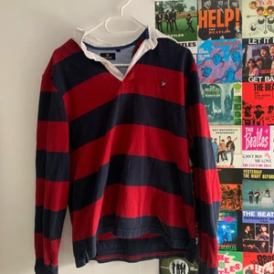 tröja - Säljer den här tröjan köpt secondhand! Aldrig använd av mig! Frakten ingår ej i priset☺️