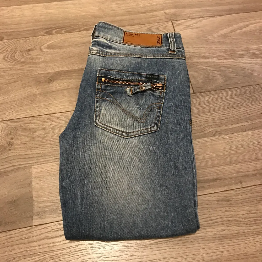 Jeans från Only i strl 25/34. Använda några gånger. Köparen står för eventuell frakt. . Jeans & Byxor.