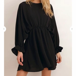 Oanvänd klänning från Chiquelle  - Oanvänd klänning från Chiquelle i storlek S. Ordinariepris 599:-. Säljer för 300kr