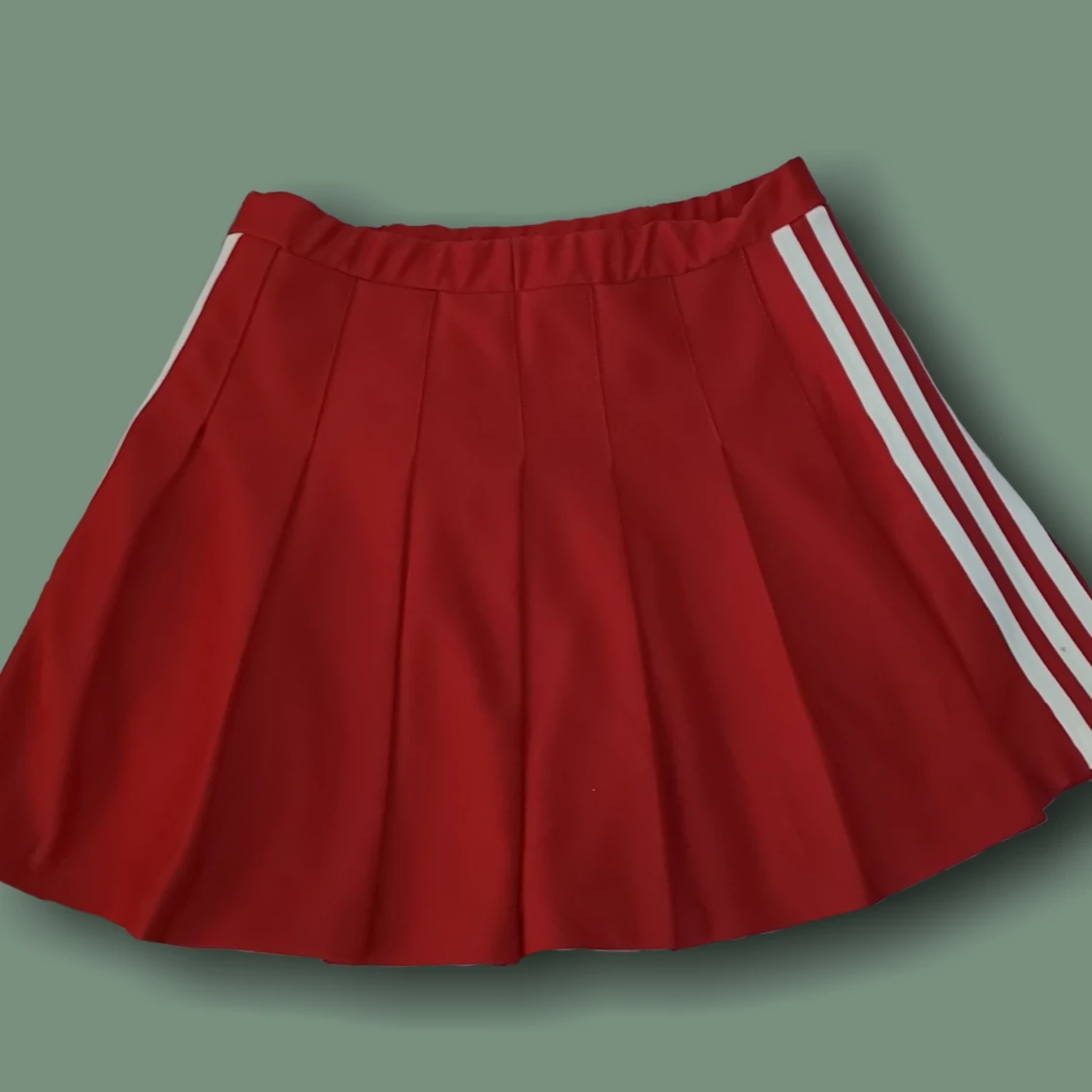 Röd cheerleadingkjol