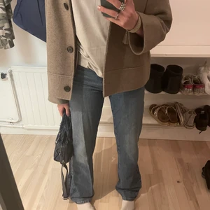 Jeans Zara - Snygga blåa jeans ifrån Zara! Strl 34💕