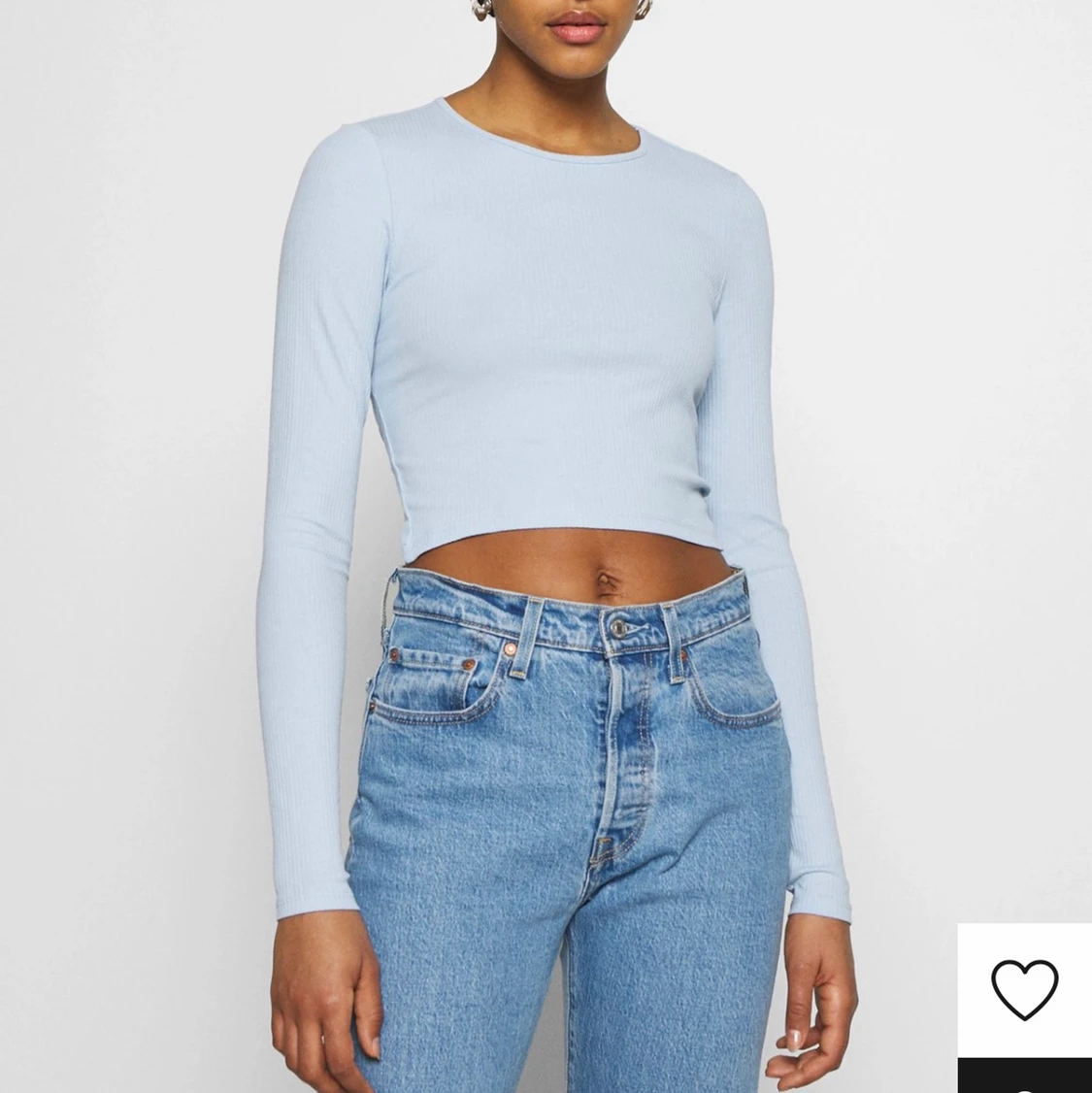 En ljusblå tröja i storlek xs-s 