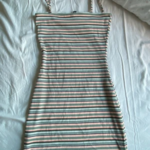 Klänning  - Säljer nu denna fina randiga klänninge,hör av dej vid frågor eller annat 💕