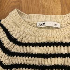 Säljer denna jättefina Zara tröja som inte går att köpas längre! I bra skick, aldrig använd. Skriv för frågor eller intresse💕Frakt 66kr (spårbar)
