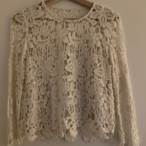 Pull&Bear top  - Size small. In very good condition