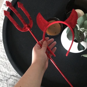 Halloween  - Helt nya, säljer pga av ånger!!