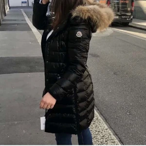 Moncler jacka stl S - Svart Moncler jacka i stl S