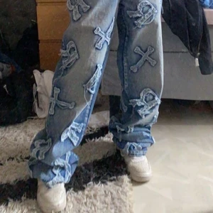 Racerworldwide jeans - Jätte snygga och unika racerworldwide byxor som jag säljer just nu eftersom dom inte kommer till användning! Använt 2 gånger! Väldigt stora men funkar fint att ha på med ett skärp (jag har vanligt vis xs-s). Ordinarie pris 1000