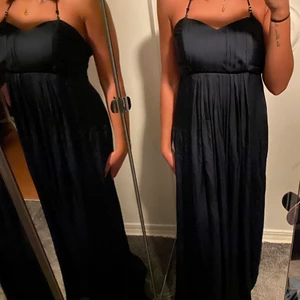 Vila långklänning - Superfin långklännig från VILA 💐 marinblå färg och fint skick!