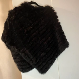 Poncho - Använd 1 gång, ÄKTA PÄLS 