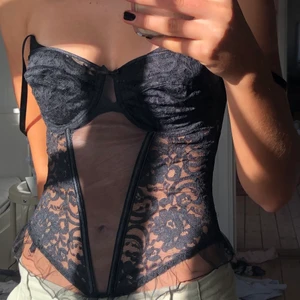 Korsett intressekoll - Sååå fin korsett jag köpt vintage. Står på lappen storlek medium och jag är en xs/s. ❤️