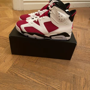 Jordan 6 carmine - Jordan 6 re-retro carmine  Sizes: Eu 43/ us 9,5 Eu 44/ us 10 Eu 40,5/ us 7,5 Eu 46/ us 12 Bid starting at 2399 and bin 2699 same price for all pairs. Brand new all og comes with receipt.  Dm for more info, more pictures or if you are interested!  Meet up in Stockholm or shipping!