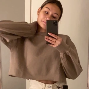 Tröja - Brun croppad tröja! Storlek S 🤎