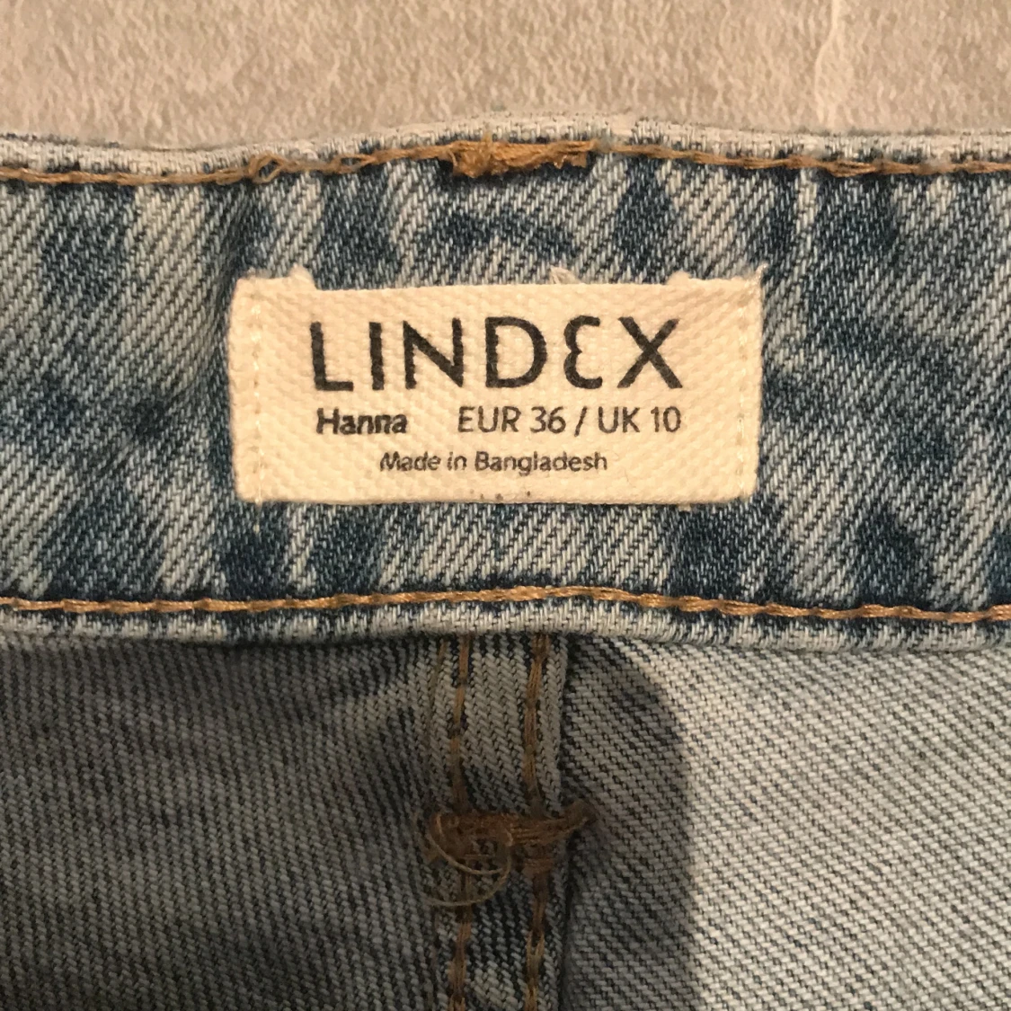 Utssvängda jeans ljus blåa storlek 36 - 90