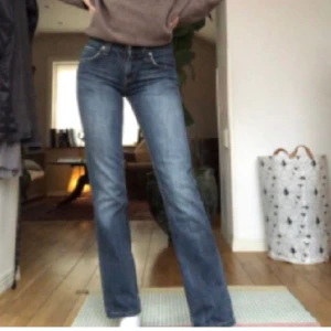 Levis jeans 511 - Jättefina levis jeans som tyvärr är lite korta för mig. Möts upp i sthlm eller postar men då tillkommer frakt kostnad!